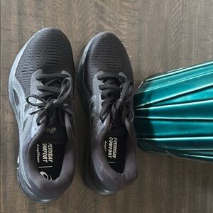 ASICS Women's Black Running Shoes Size 8